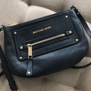 Micheal Kors cross Body Purse